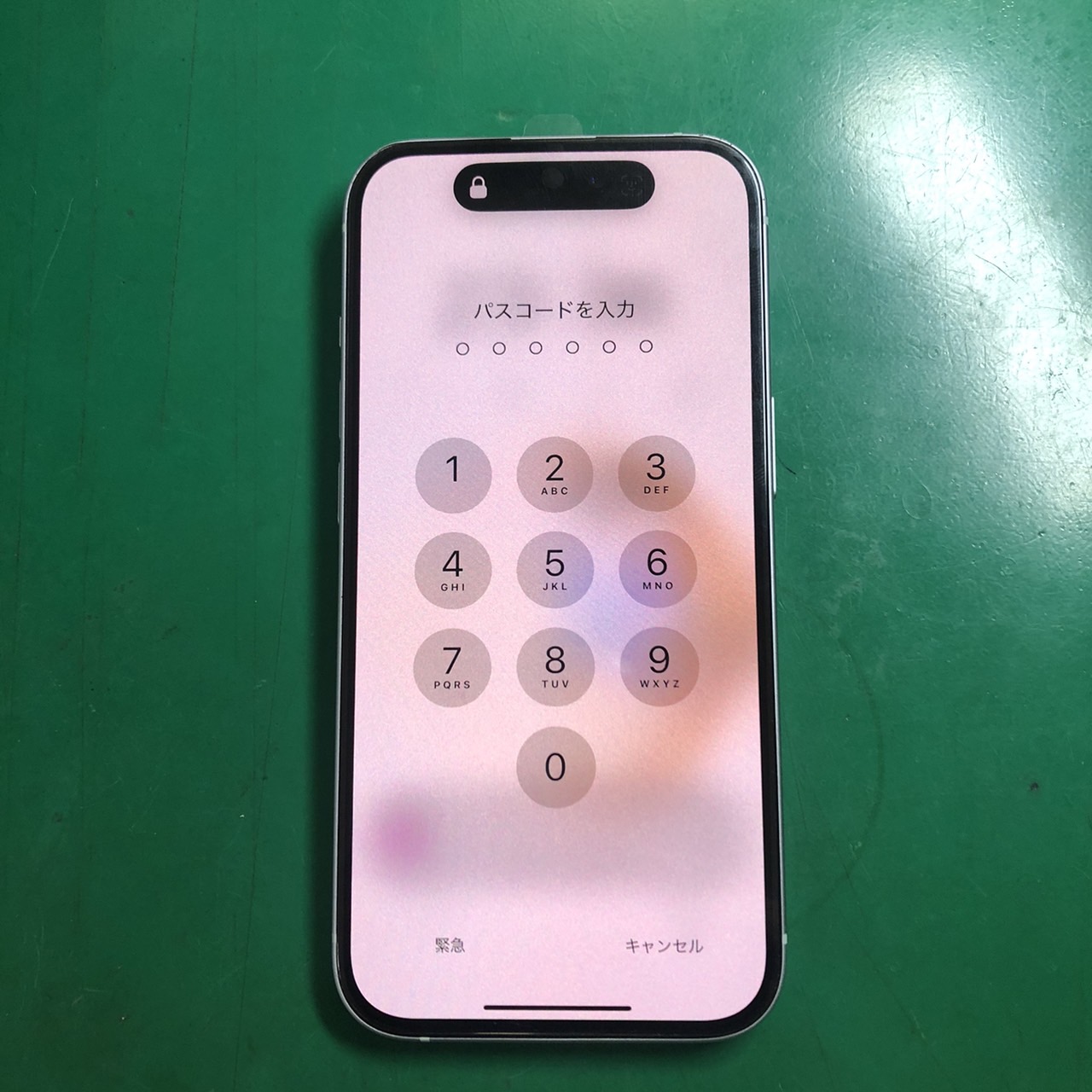 落として液晶不良のiPhone15の画面交換修理